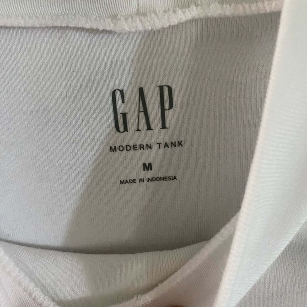 2 GAP Women's White and Tan Tank Tops - Picture 5 of 7